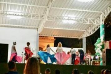 Foto - Show de Talentos na Praça das Bandeiras anima o domingo em Sarapuí