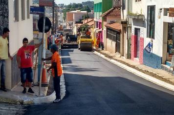 Prefeitura realiza obras de pavimentação no centro da cidade