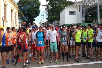 1ª Corrida de Pedestre de Sarapuí reúne centenas de atletas da região